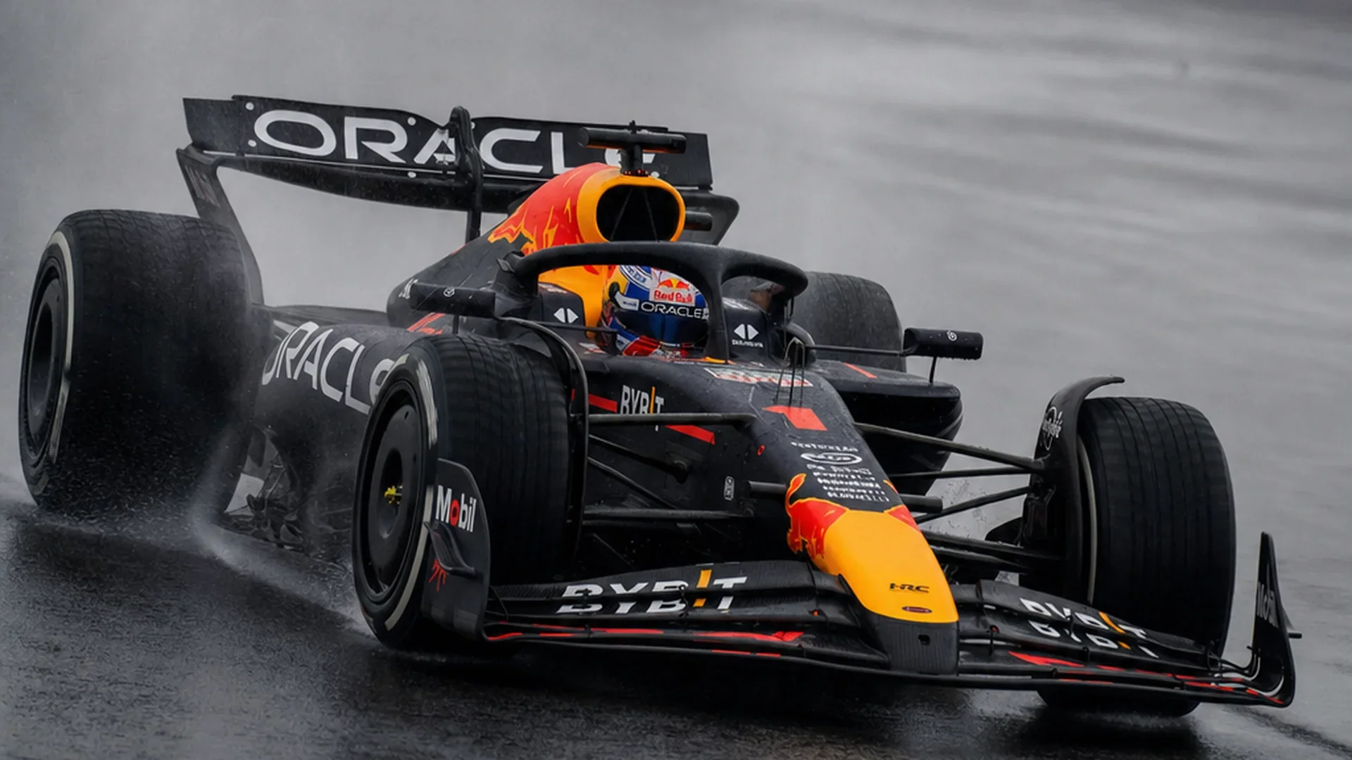 Button ziet Verstappen worstelen: 'Hij is echt gefrustreerd bij Red Bull'