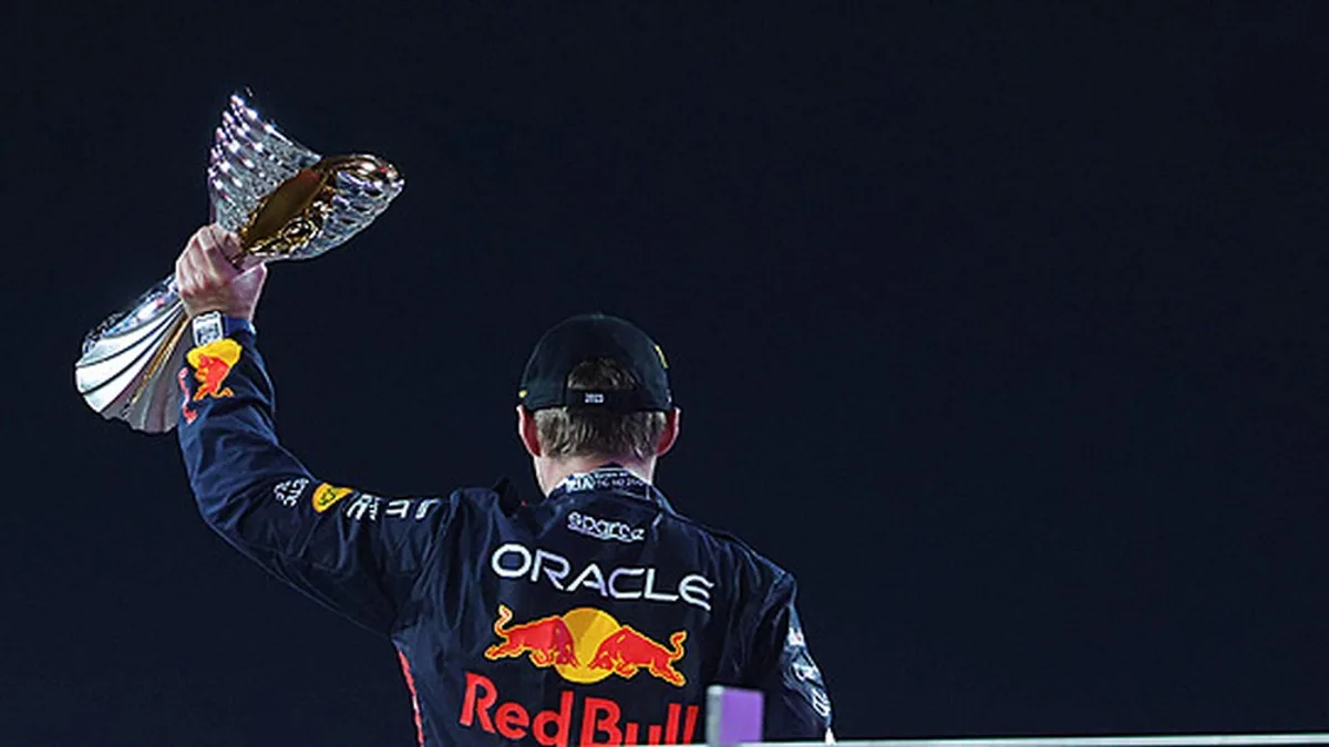 Dit is het torenhoge salaris dat Max Verstappen opstrijkt