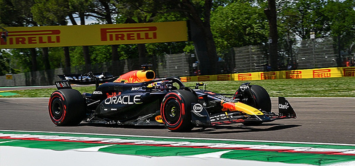 DRS. Verstappen door het slijk, Leclerc geniet in Italië