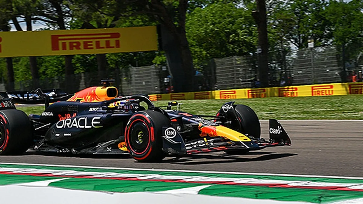 DRS. Verstappen door het slijk, Leclerc geniet in Italië