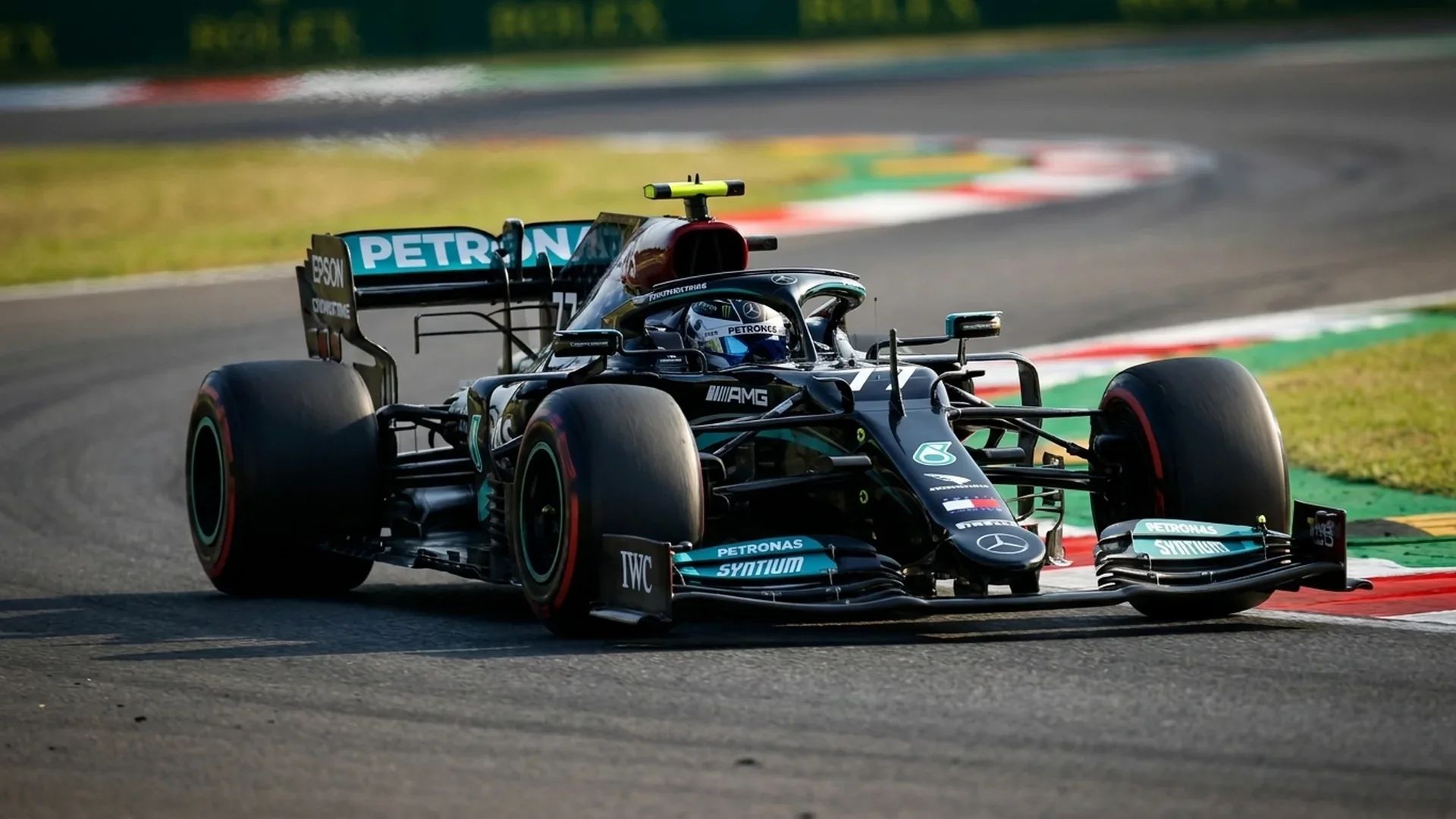 Federer fluistert Antonelli rust in, Verstappen geeft zijn zegen