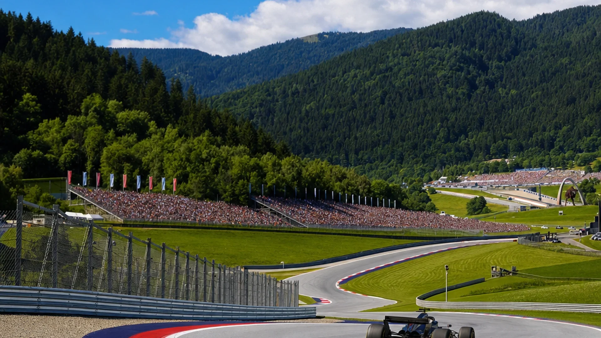 De Red Bull Ring in Spielberg met groene heuvels, tribunes en een F1-auto op de baan