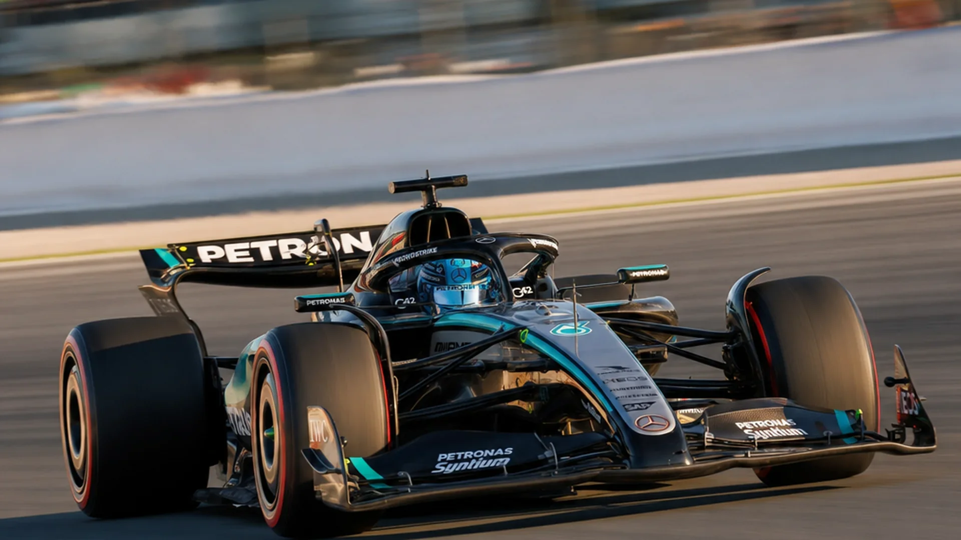 Russell verovert pole in Barcelona, Hamilton tweede en Leclerc crasht in Q3