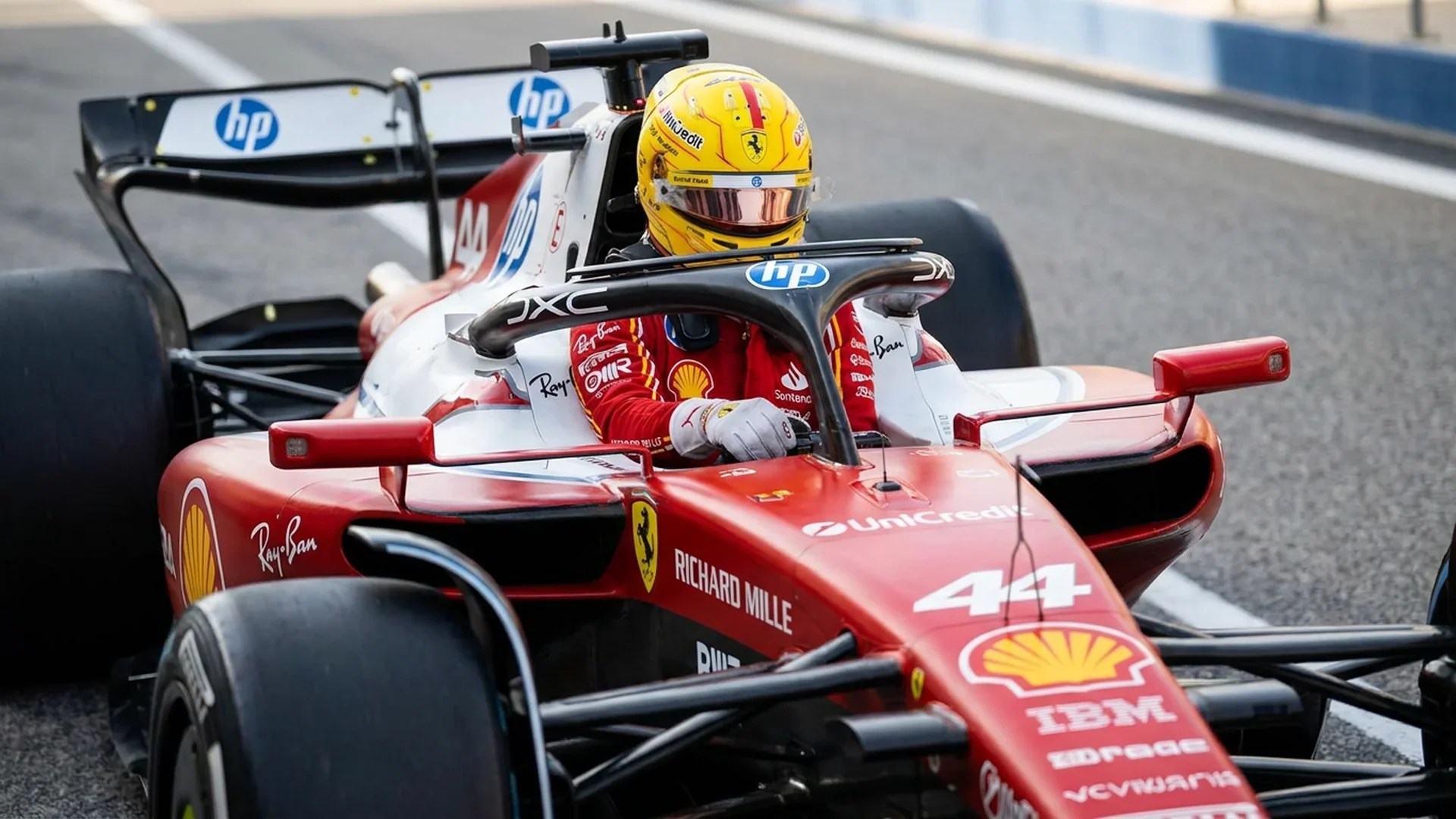 Hamilton schrapt Ferrari's simulator: 'Het helpt me massaal'