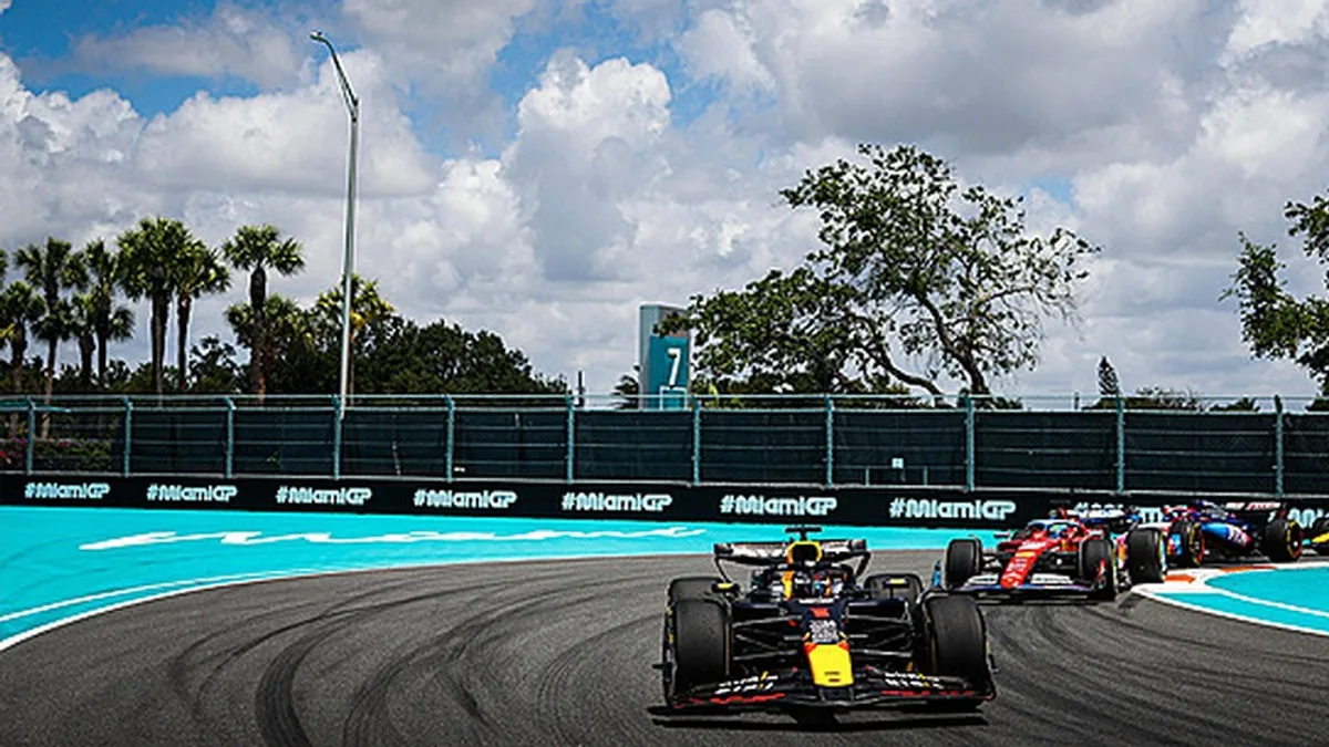 Koning van de Kwali: Verstappen soeverein, Hamilton verzwakt