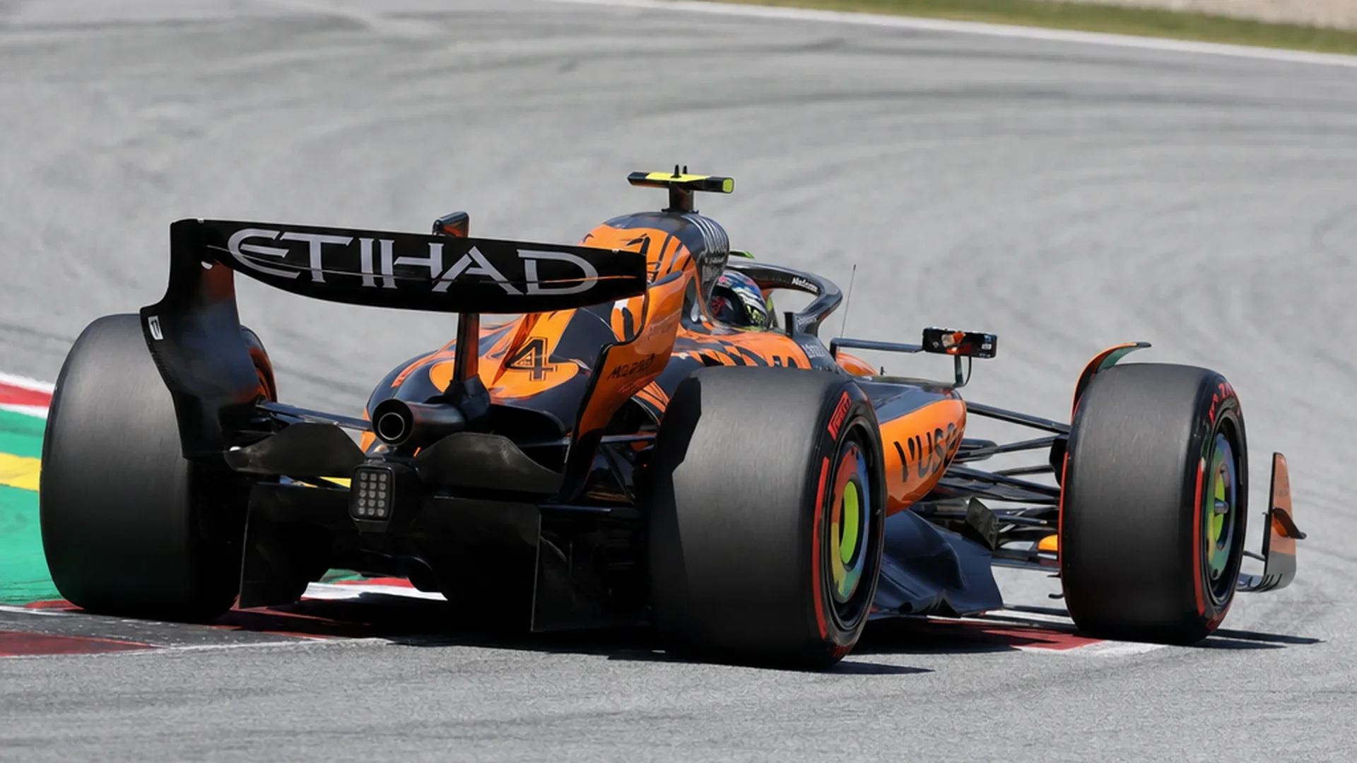 Macarena-vleugel verovert de grid: nu test ook McLaren de truc die Red Bull al voor Max heeft