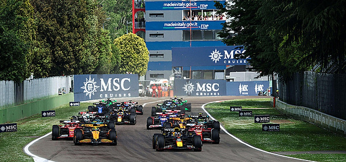 PITSTOP. Meesterlijke Verstappen, Mercedes ontkent