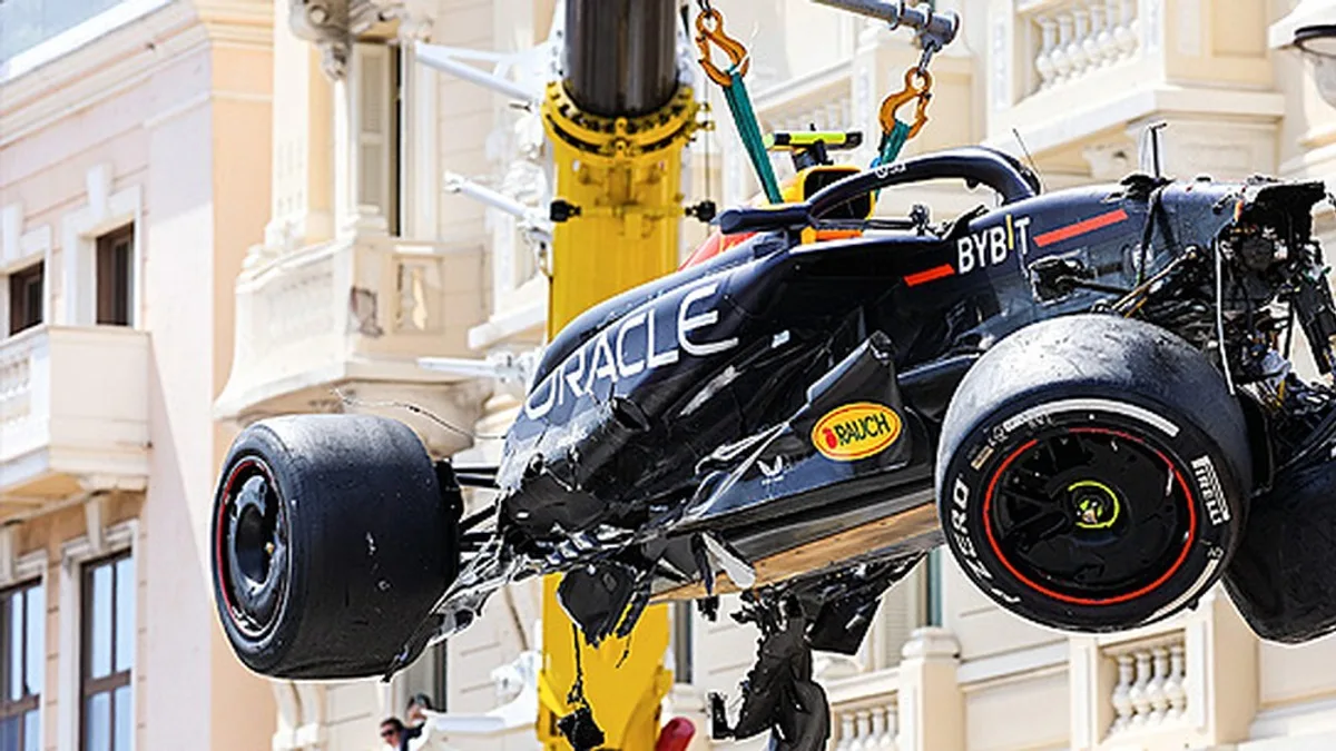PITSTOP. Oorlog Pérez en Magnussen, Verstappen grapt met Russell