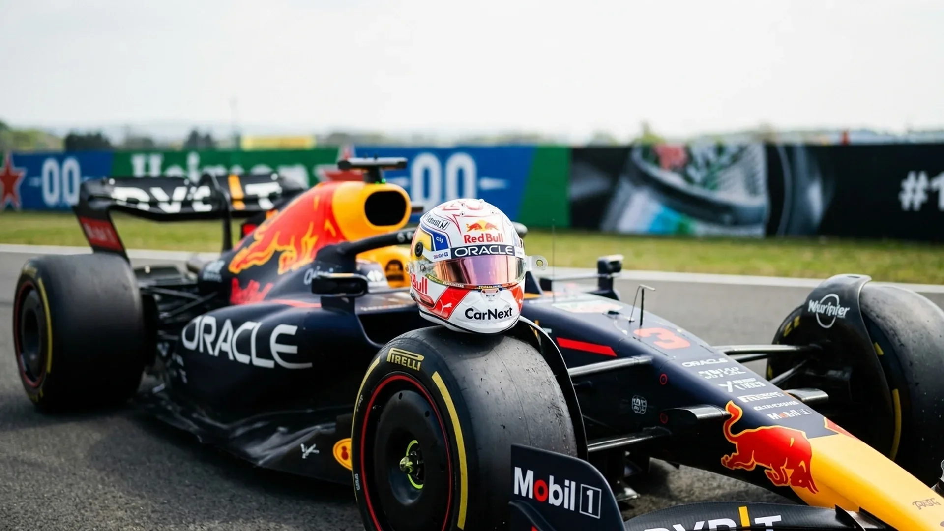 Verstappen sneert naar 2026-motoren: 'F3-power met F1-downforce'