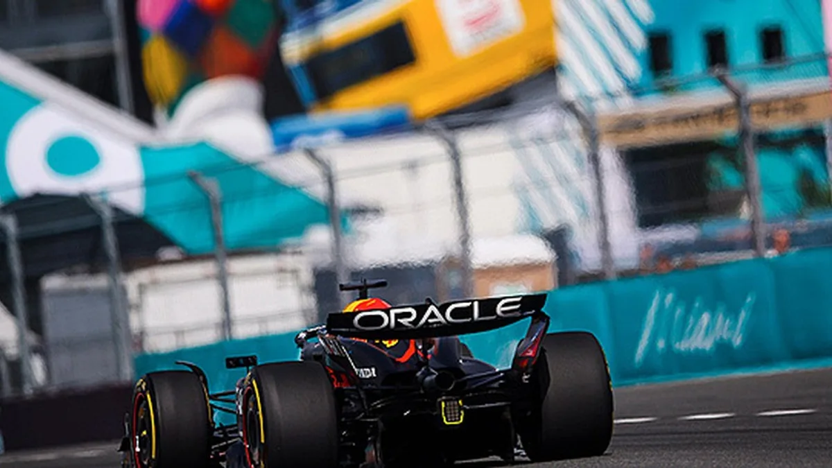 Verstappen kwaad na blunder Pérez: 'Heb een kras op de diffuser'