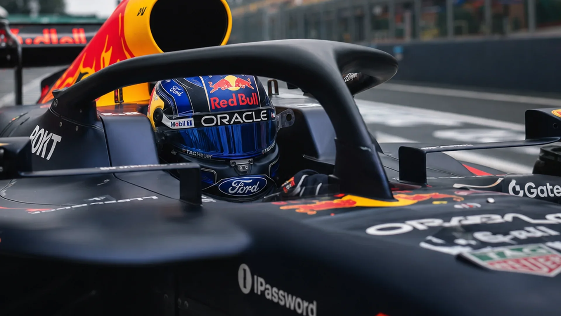 Verstappen lacht in de simulator: 'Silverstone voelt als een andere baan'