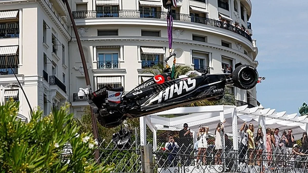 Weerzinwekkende beelden crash Monaco - Fotografen rennen voor hun leven